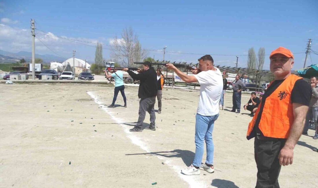 Hisarcık’ta tek kurşun ve tavşan hedef atışı yarışması Kütahya’nın Hisarcık ilçesinde Merkez Avcılık ve Atıcılık İhtisas Kulübünün düzenlediği