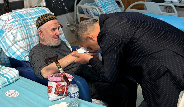 İl Müdürü Erol’dan ‘Trafikçi Dede’ye ziyaret Afyonkarahisar İl Emniyet Müdürü Ahmet Birtan Erol, şehirde ‘Trafikçi Dede’