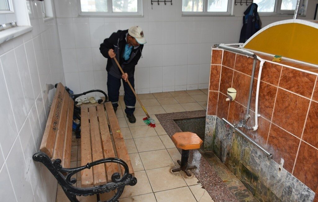 İnönü’de belediye çalışmaları Eskişehir’in İnönü İlçesi’nde birçok alanda aynı anda yürütülen çalışmalar tüm