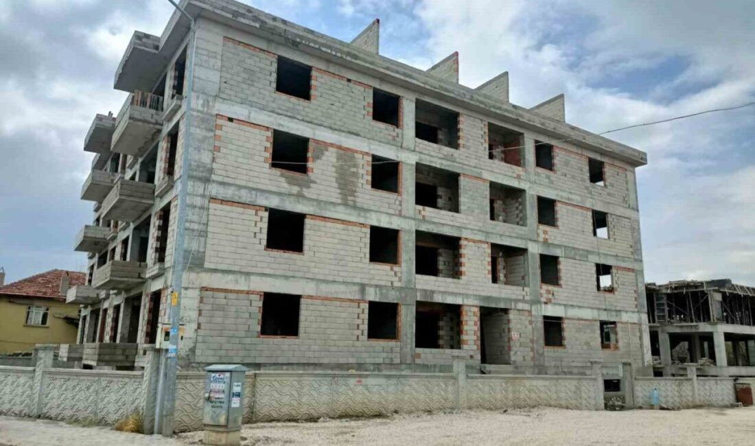 İnşaata iş başvurusu için gelen adam asansör boşluğuna düşerek hayatını kaybetti Isparta’nın Şarkikaraağaç ilçesinde iş başvurusu için gittiği inşaatta dengesini kaybederek