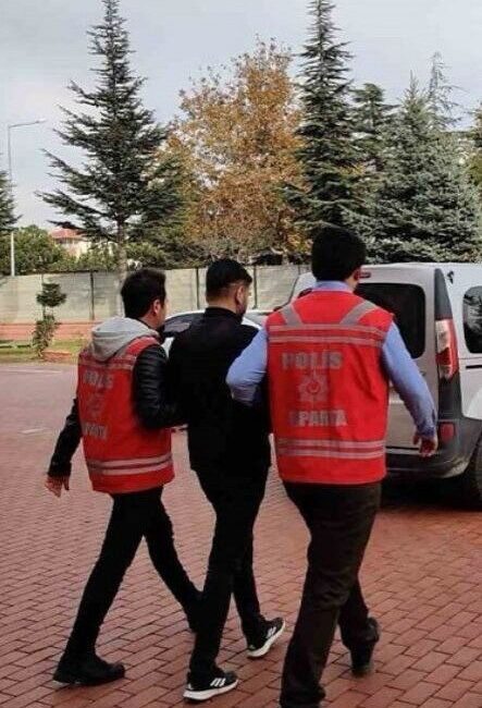 Isparta’da aranan şahıslara yönelik operasyonda 27 kişi yakalandı Isparta’da 4 günde yapılan çeşitli operasyonlarda, aralarında ağır suçlardan hüküm