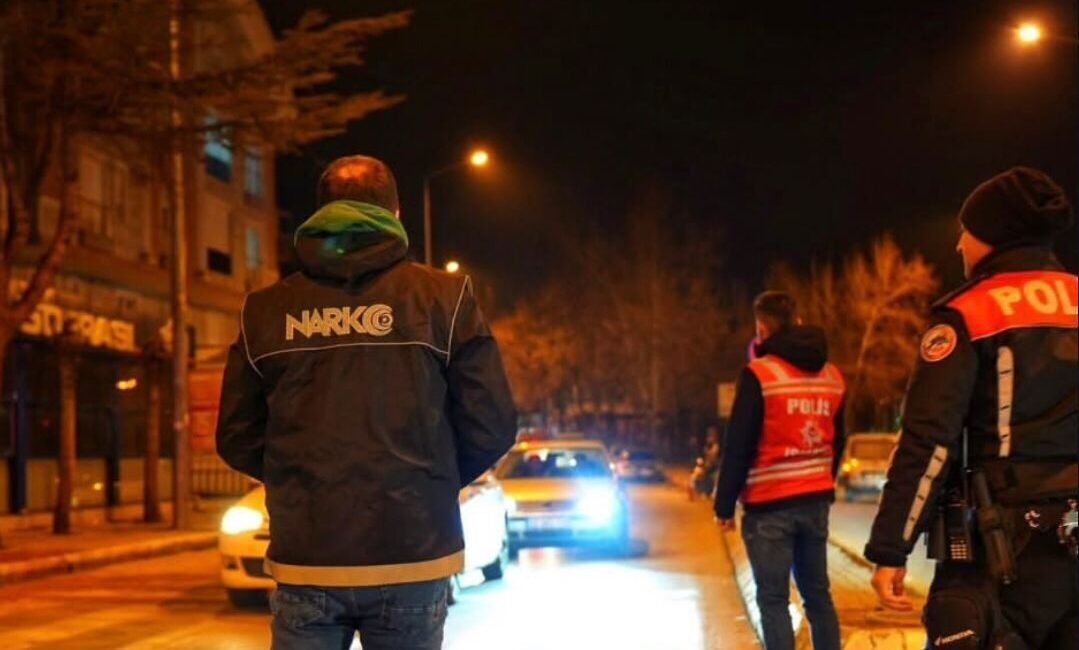 Isparta’da asayiş ve trafik denetiminde 19 sürücüye ceza Isparta’da 1.5 saatte 6 farklı noktada gerçekleştirilen denetimlerde 154 kişi
