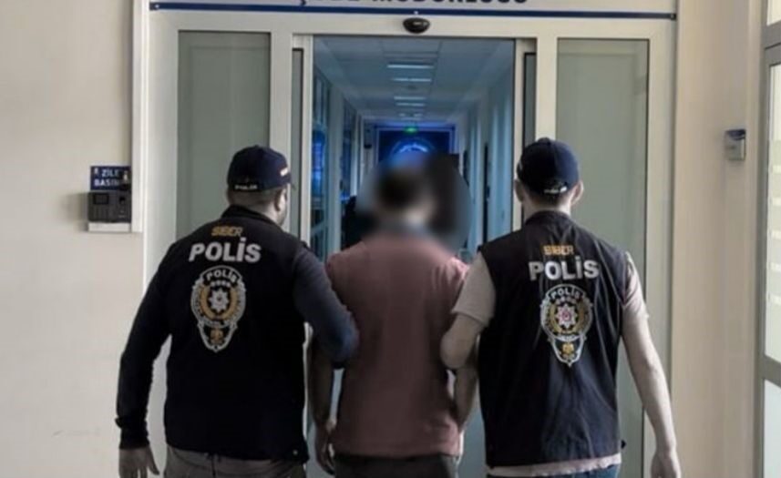 Isparta’da “fal bakma” vaadiyle dolandırıcılık yapan şahıs yakalandı Isparta’da sosyal medya üzerinden “fal bakma” vaadiyle dolandırıcılık yaptığı belirlenen
