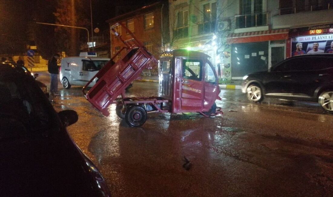 Isparta’da otomobille çarpışan elektrikli motosiklet sürücüsü yaralandı Isparta’nın Yalvaç ilçesinde otomobil ile çarpılan elektrikli motosikletin sürücüsü yaralandı.