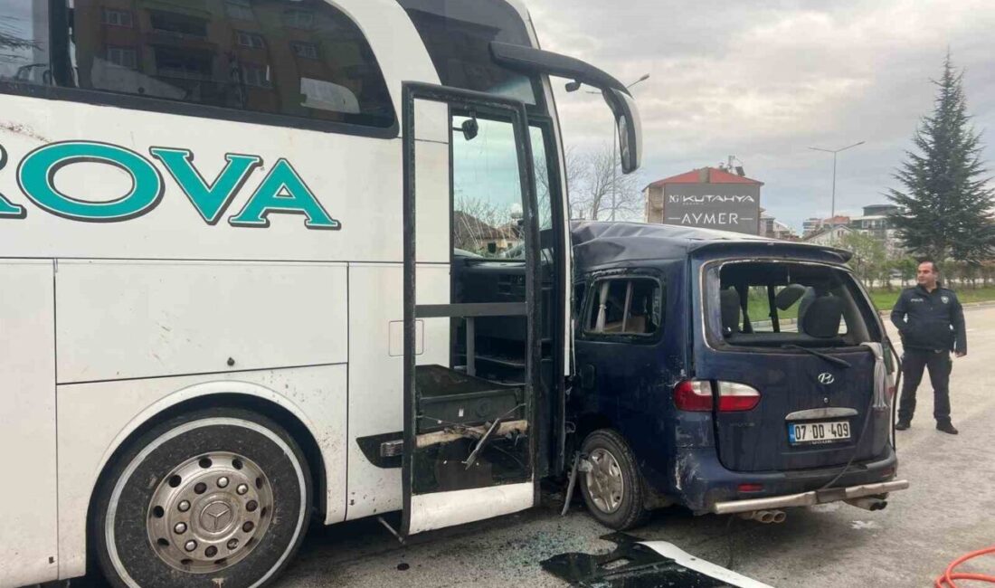 Isparta’da yolcu otobüsüyle hafif ticari araç çarpıştı: 1 ölü, 2 yaralı Isparta’da şehirlerarası yolcu otobüsü ile hafif ticari aracın çarpışması sonucu