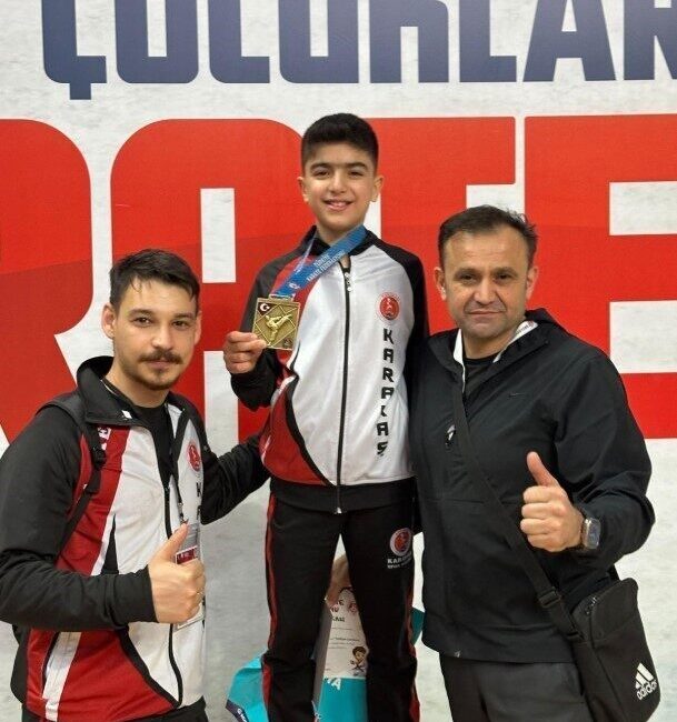 Kocaeli’de düzenlenen Türkiye Karate Şampiyonası’nda Ispartalı sporcu Ali Emir Çelik,