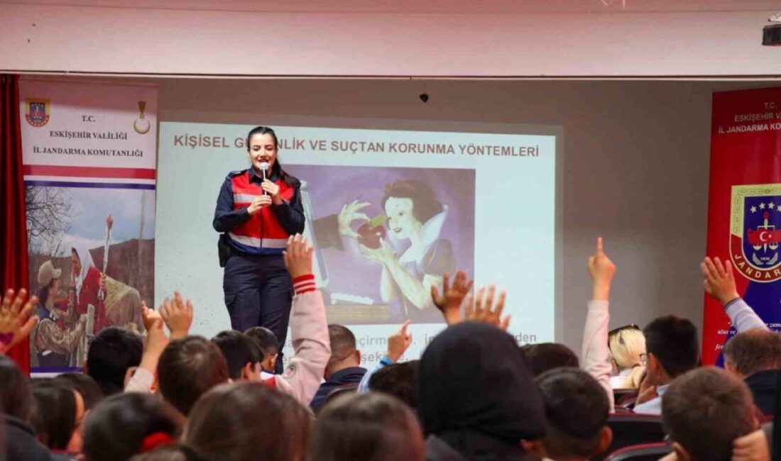 Jandarma kadına yönelik şiddetle ilgili bilgilendirdi Eskişehir’de jandarma ekiplerince düzenlenen seminerde katılımcılara, kadına yönelik şiddet ile