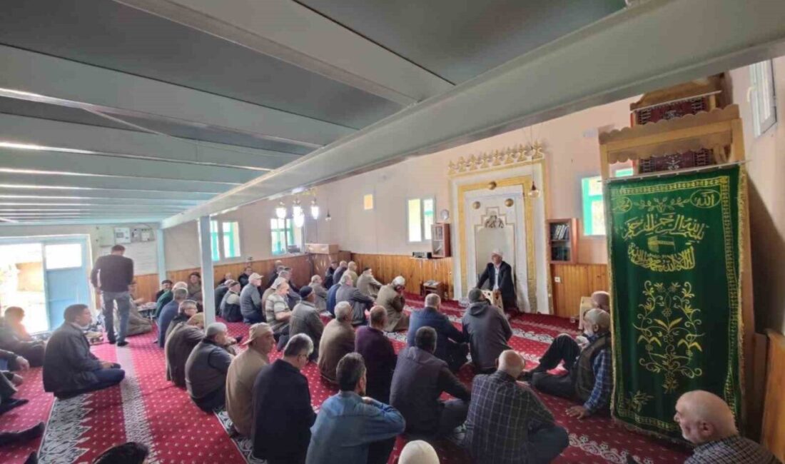 Karacakaya’da çiftçiler yağmur duasında buluştu Eskişehir Karacakaya Mahallesi’ndeki çiftçiler, azalan yağmurlara karşı tarlalarındaki ürünleri için