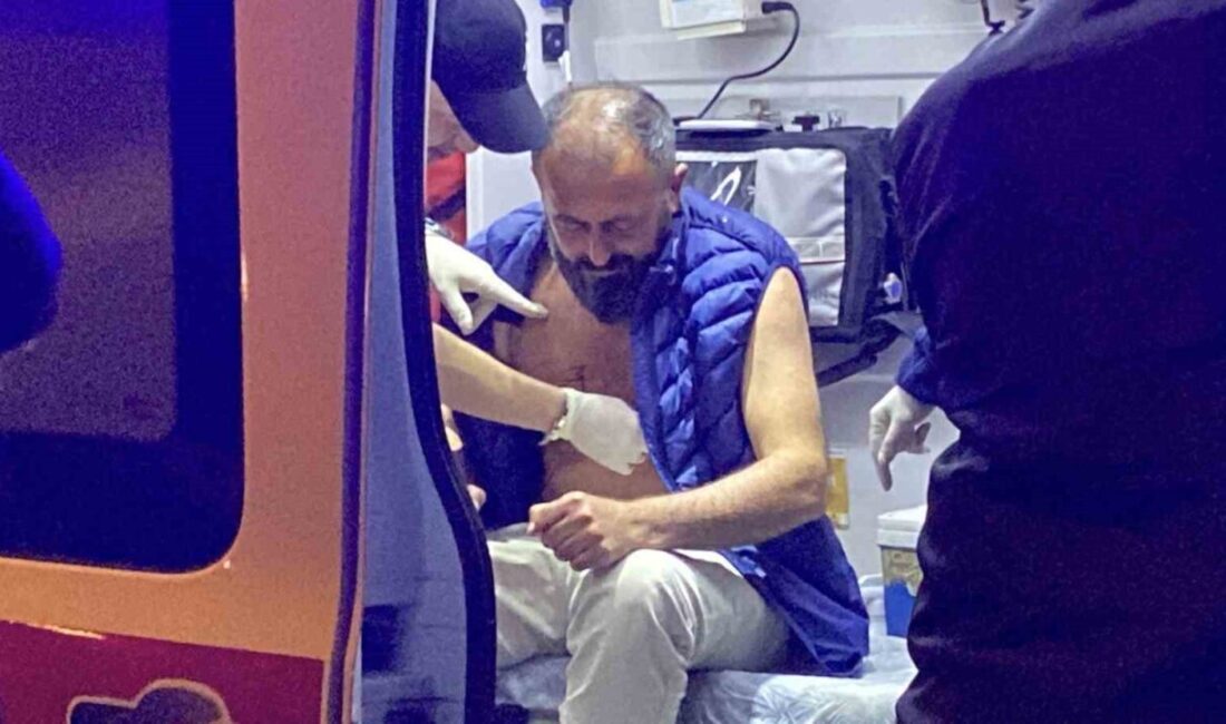 Kendisini bıçakla yaralayan alkollü şahıs hastaneye kaldırıldı Eskişehir’de bir otel içinde kendisini bıçakla yaralayan alkollü şahıs kaldırıldığı