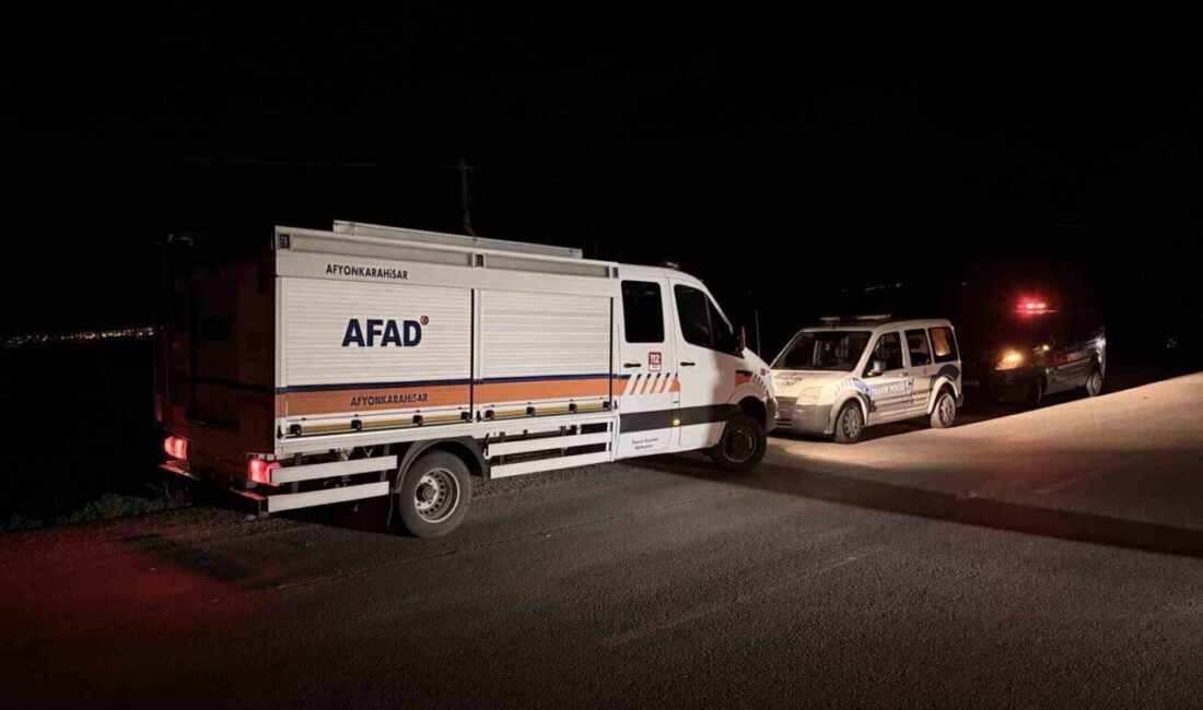 Köprüden çaya uçan otomobilde 4 kişi yaralandı Afyonkarahisar’da kontrolden çıkarak köprüden çaya uçan otomobilde 4 kişi yaralandı.