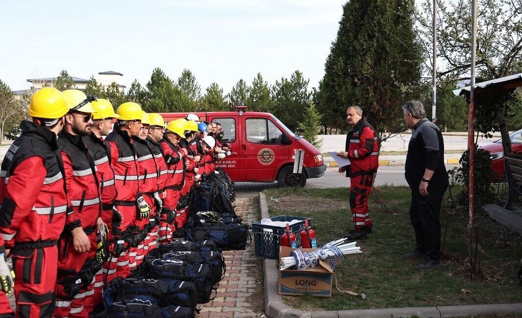 Kütahya Belediyesi Arama Kurtarma ekibinden tatbikatlı hazırlık Kütahya Belediyesi Arama Kurtarma ekibi, muhtemel afetlere karşı hazırlıklı olmak