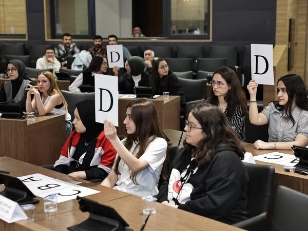 Kütahya Belediyesi’nden ’Gençler Arası Tarih Yarışması’nda yarı final heyecanı Kütahya Belediyesi tarafından, Kütüphanecilik Haftası etkinlikleri kapsamında geleneksel hale getirilen