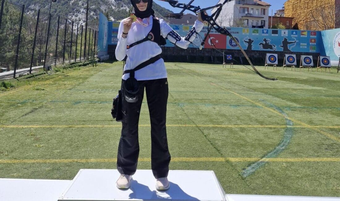 Kütahya Nafi Güral Fen Lisesi öğrencisi Fatıma Zehra Öz okçulukta il birincisi Kütahya Nafi Güral Fen Lisesi öğrencisi Fatıma Zehra Öz, okullar