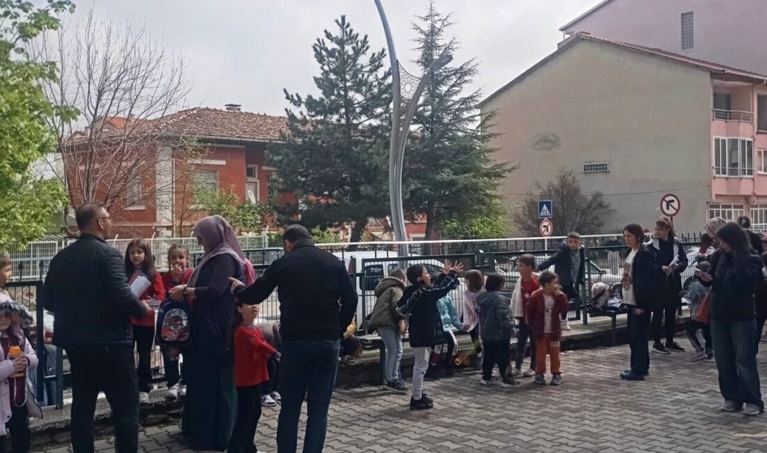Kütahya’da 4,6 büyüklüğündeki deprem Kütahya’nın Simav ilçesinde meydana gelen 4,6 büyüklüğündeki depremin ardından okullar