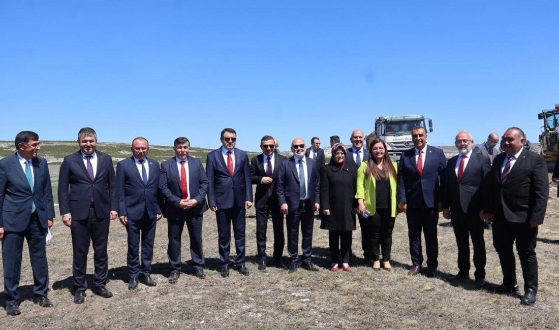 Kütahya Valisi Musa Işın ve İçişleri Bakan Yardımcısı Mehmet Sağlam,