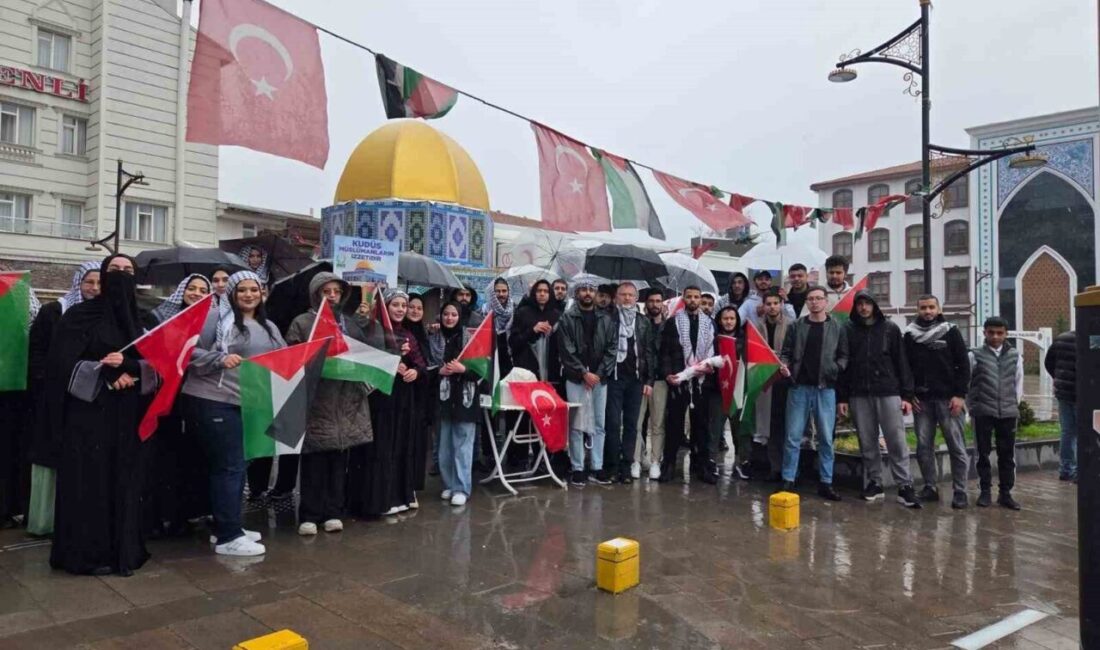 Kütahya’da Gazze için küresel grev eylemi Kütahya Zafer Meydanı’nda toplanan grup, İsrail’in Gazze’ye yönelik saldırılarını kınadı.