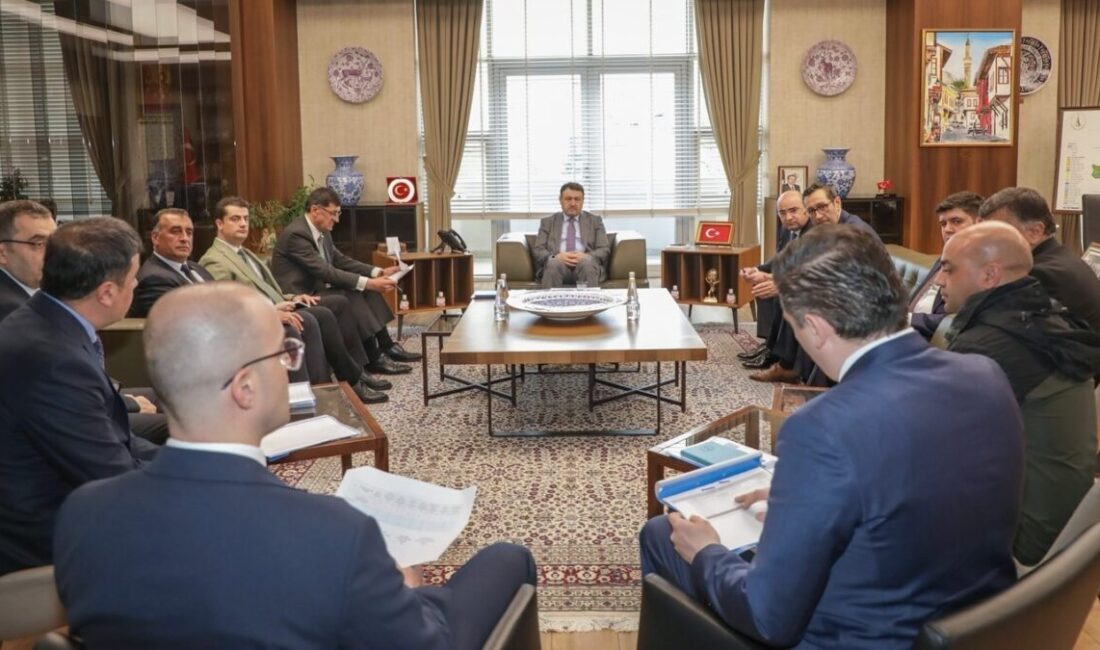 Kütahya’da sahipsiz hayvanlar için önemli toplantı Kütahya Belediye Başkanı Eyüp Kahveci, sahipsiz hayvanlara yönelik hizmetlerin güçlendirilmesi