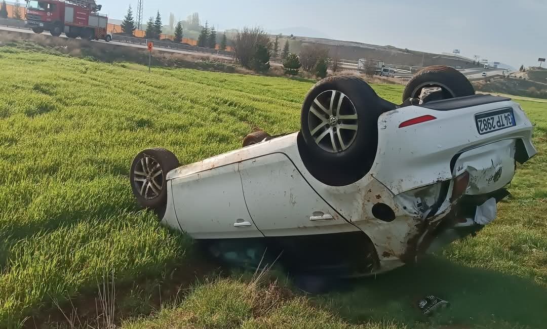 Kütahya’da trafik kazası: 1 ölü Kütahya’nın Altıntaş ilçesinde sürücüsünün direksiyon hakimiyetini kaybetmesi sonucu yoldan çıkarak