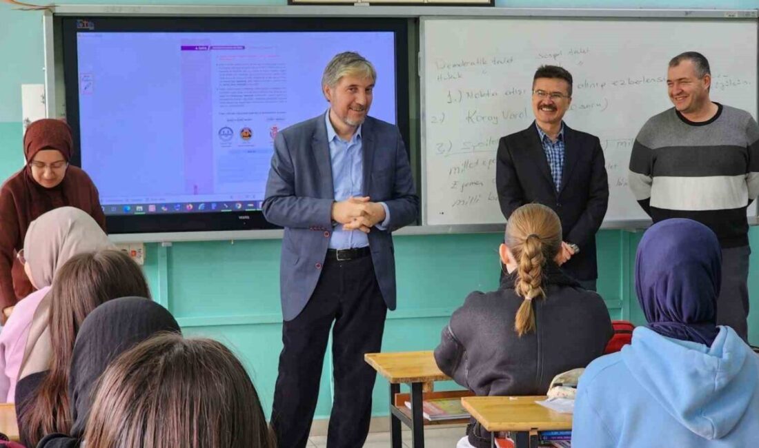 LGS ve YKS öncesi moral ziyareti Kütahya İl Millî Eğitim Müdürü Mustafa Yılmaz ve Şube Müdürü