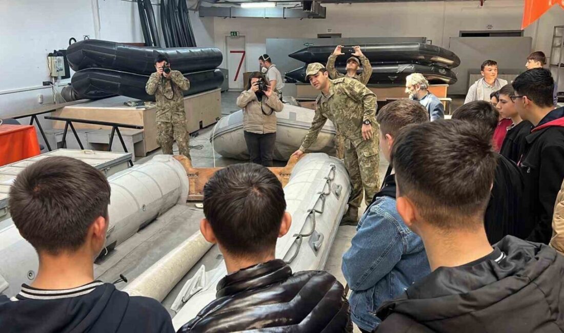 Lise öğrencilerine askeri fabrika ve çalışma sistemi anlatıldı Afyonkarahisar 8’inci Ana Bakım Fabrika Müdürlüğü’nde düzenlenen programda, farklı liselerden