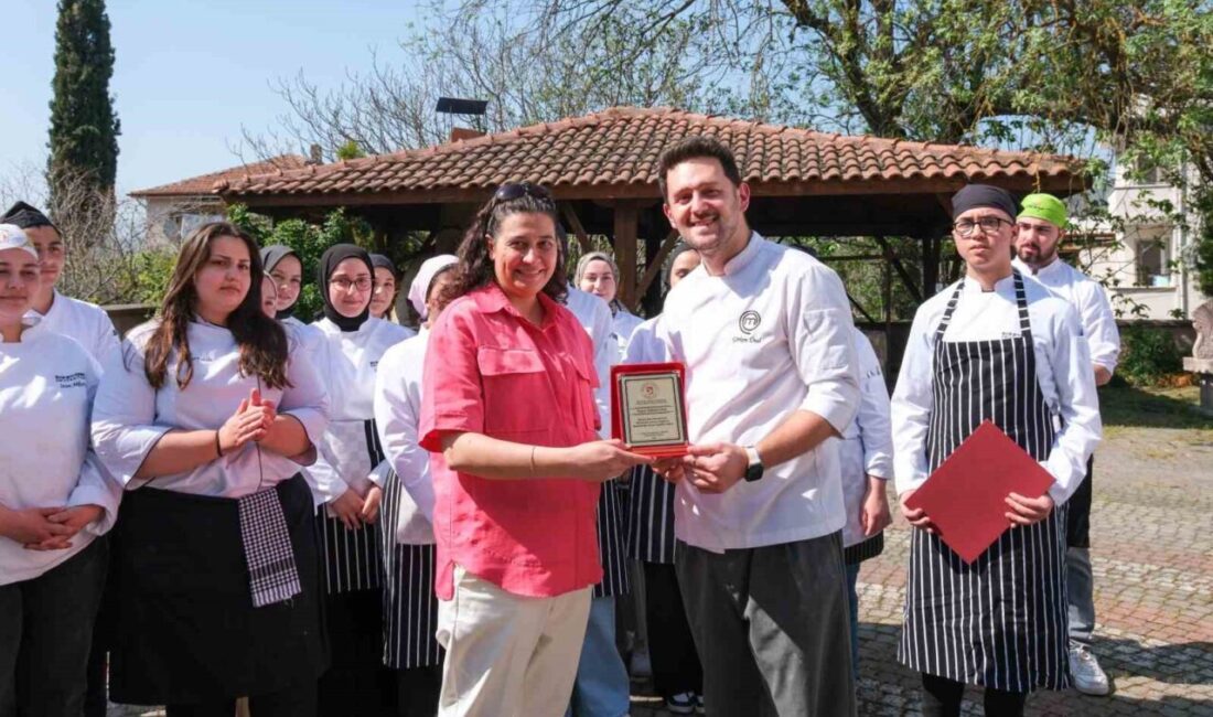 MasterChef yarışmacısı Görkem Ünal, Osmaneli’de öğrencilerle bir araya geldi Osmaneli Meslek Yüksekokulu’nun konuğu olan ünlü şef ve MasterChef yarışmacısı