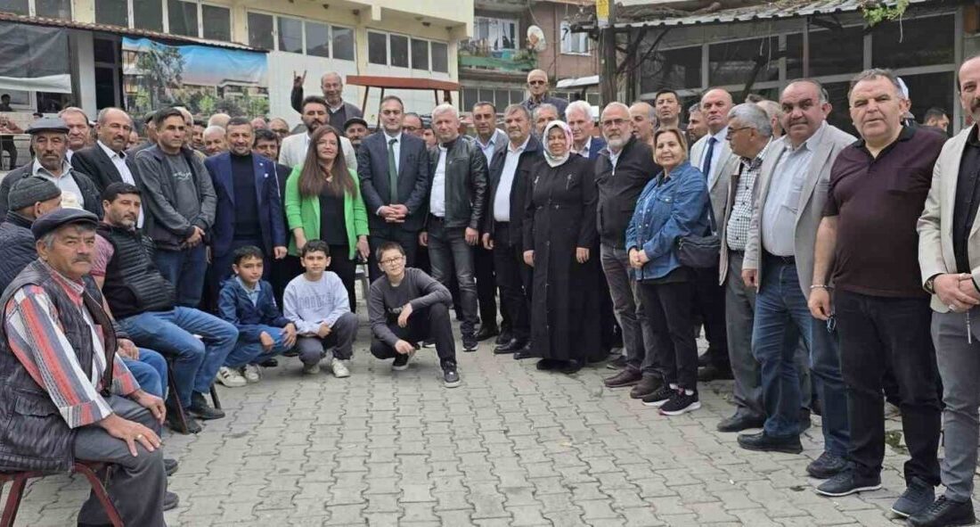 Milletvekili Erbaş ve 11 belediye başkanı deprem bölgesinde Kütahya’nın Simav ilçesinde meydana gelen 4,5 ve 4,6 büyüklüğündeki depremlerin