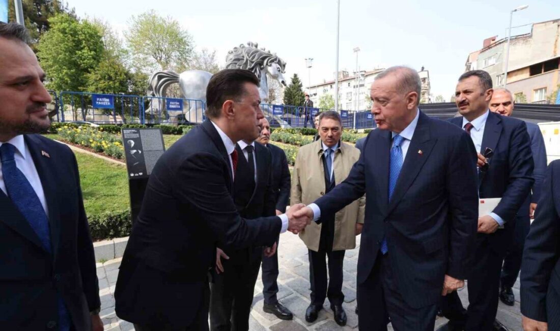 Milletvekili Hatipoğlu, 3’üncü Uluslararası Yeditepe Bienali’ne katıldı AK Parti Eskişehir Milletvekili Nebi Hatipoğlu, Cumhurbaşkanı Recep Tayyip Erdoğan