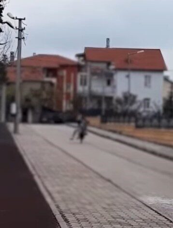 Motosikletiyle akrobasi yapıp sosyal medyaya yükledi, 34 bin TL ceza yedi Isparta’da plakasız motosikletle akrobatik hareketler yapan şahsın görüntüleri sosyal medyada