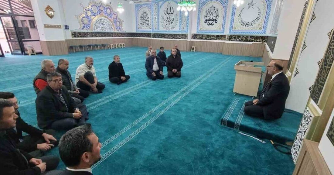 Müftü İmamoğlu ibadete yeni açılan camide vaaz verdi Afyonkarhisar İl Müftüsü Lütfü İmamoğlu, ibadete yeni açılan Merkez Selman-ı