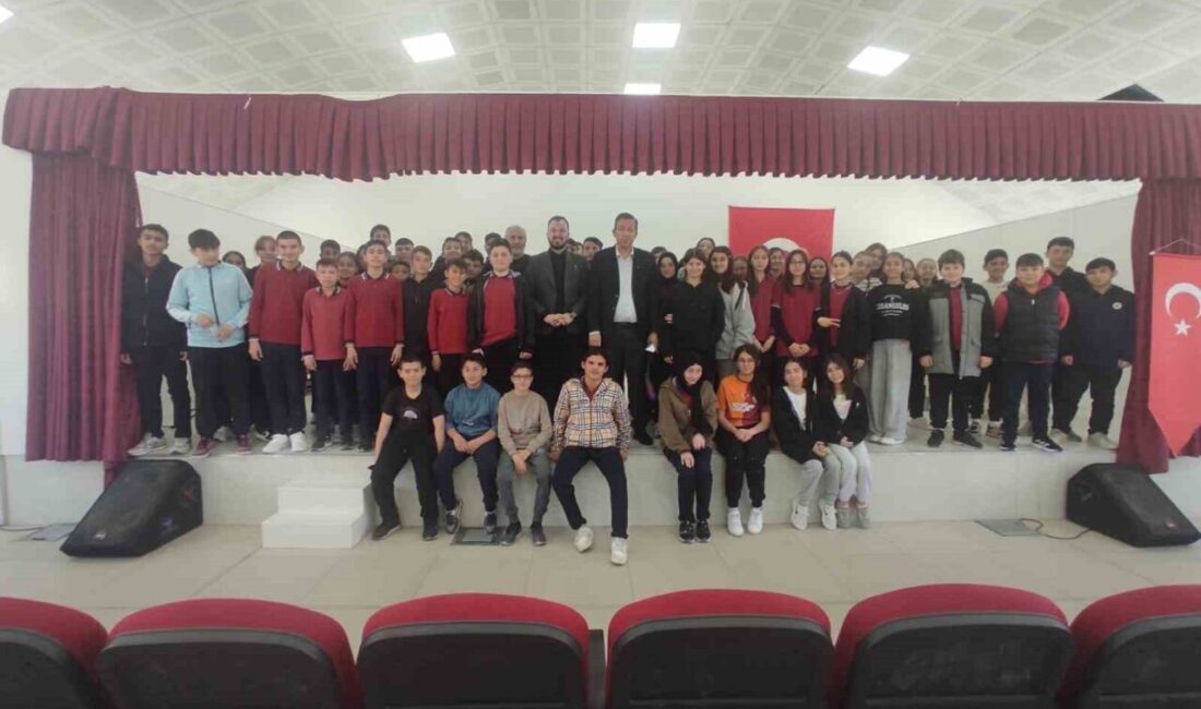 Öğrencilere avukatlık mesleği anlatıldı Afyonkarahisar Maver Kemal Arsoy Ortaokulu’nda gerçekleştirilen kariyer tanıtım günlerinde hukukçular