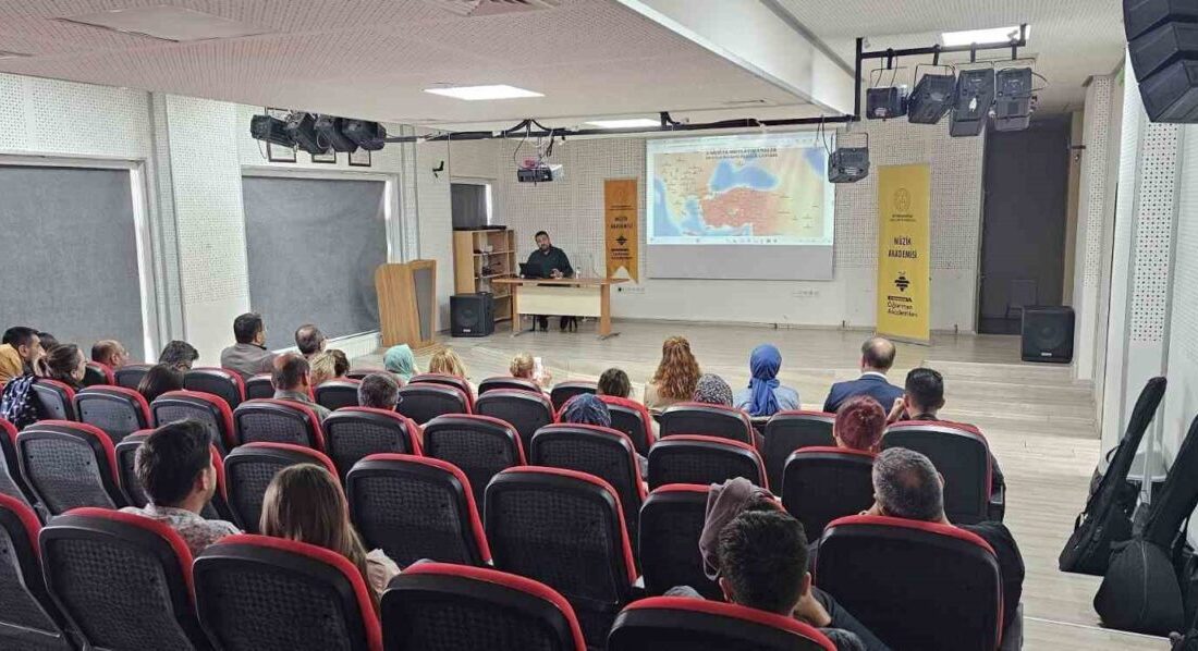Öğretmen Akademileri etkinlikleri sürüyor Afyonkarahisar Atatürk İlkokulu’nda düzenlenen Müzik Akademisi etkinliğinde, Afyonkarahisar’ın müzik tarihi