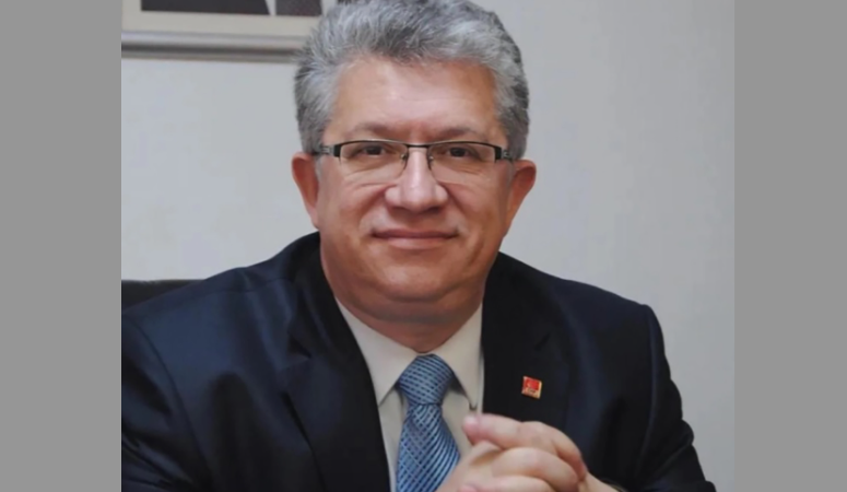 ‘Okul bahçesini polis memuru ile dolduran yöneticileri kınıyorum’ Afyonkarahisar Süleyman Demirel Fen Lisesi’nde görev yapan 7 öğretmenin, 'Proje