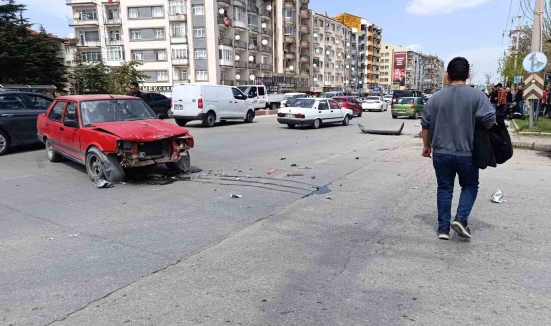 Otomobil ile motosiklet çarpıştı: 1 yaralı Afyonkarahisar’da otomobil ile motosikletin çarpışması sonucu meydana gelen kazada bir