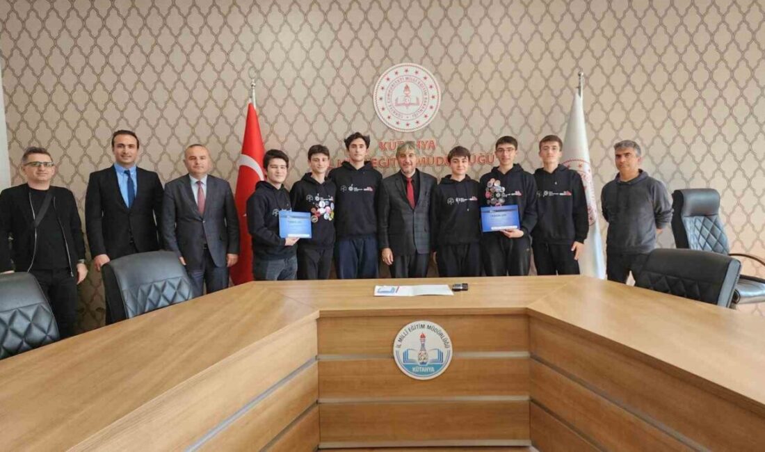 ROBOTAV Takımı’ndan ulusal başarı, ABD’de Türkiye’yi temsil edecekler Kütahya’nın Tavşanlı ilçesinde eğitim veren 15 Temmuz Şehitler Fen Lisesi