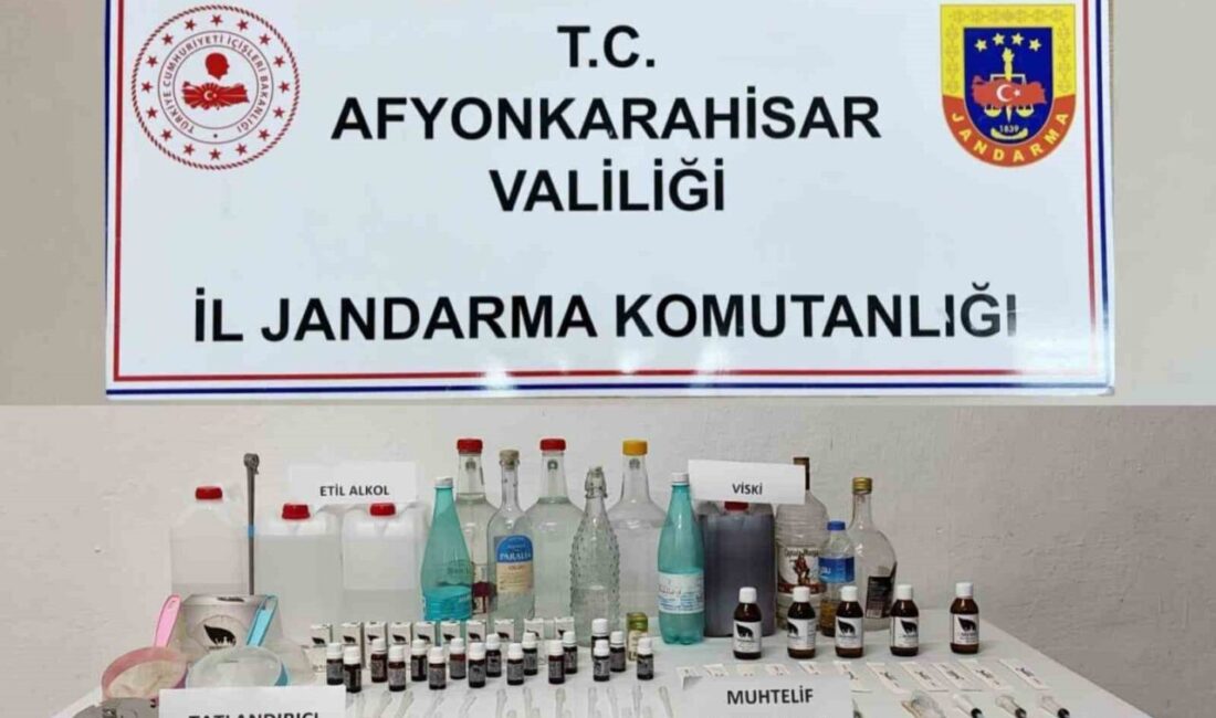 Sahte alkol üretip satan şahsı jandarma yakaladı Afyonkarahisar’da jandarma ekipleri düzenlediği operasyonda evinde sahte alkol üreterek satan