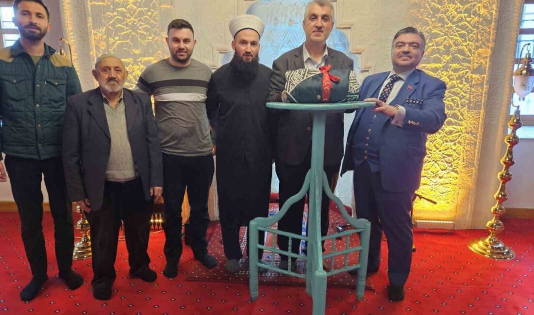 Sivrihisar Ulu Camii’ne Saç-ı Şerif’i bağışladı Eskişehir Türbeleri Bakım Onarım ve Geliştirme Derneği Başkanı ve Eskişehir