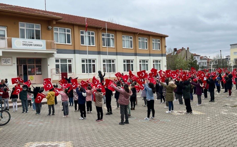 Tavşanlı Dağçeşme İlkokulu’nda 23 Nisan Coşkusu şimdiden başladı Kütahya’nın Tavşanlı ilçesi, yaklaşan 23 Nisan Ulusal Egemenlik ve Çocuk