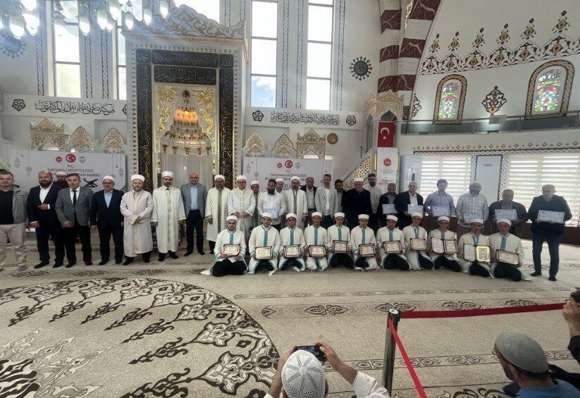 Tavşanlı Sultan Selim Kur’an Kursu’ndan 11 hafız mezun oldu Kütahya’nın Tavşanlı ilçesinde Sultan Selim Kur’an Kursu’nda eğitim alan 45