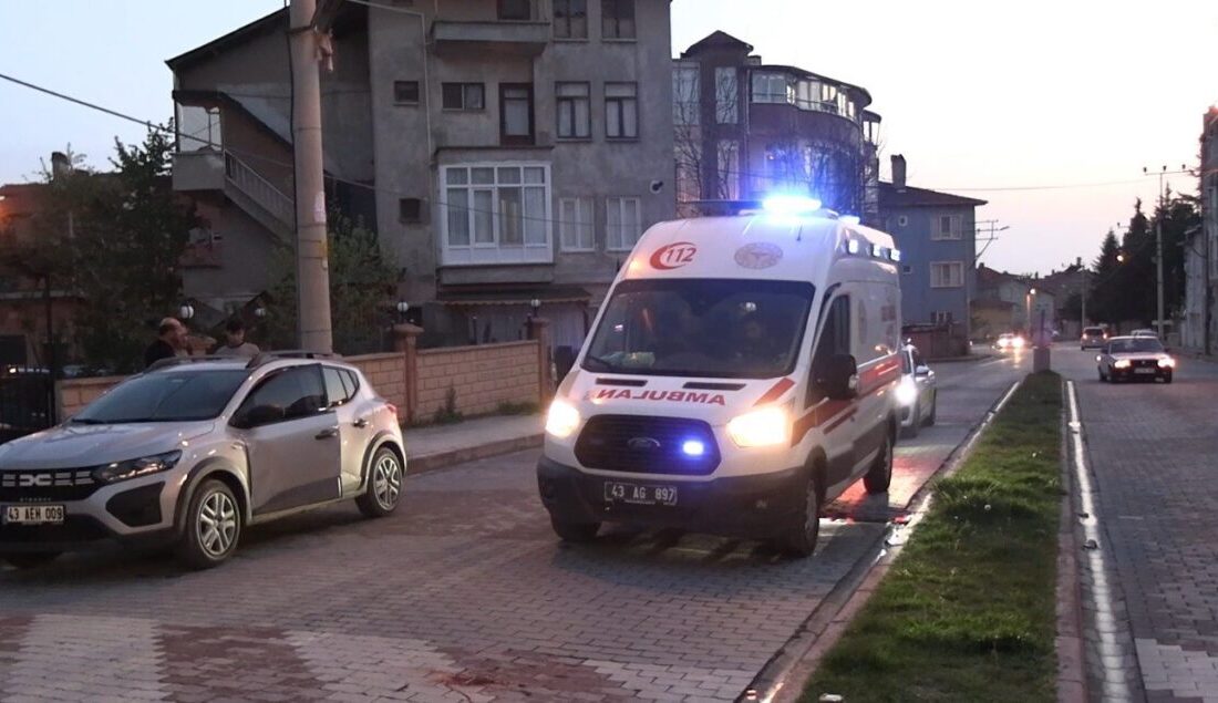 Tavşanlı’da otomobil ile motosiklet çarpıştı: 2 yaralı Kütahya’nın Tavşanlı ilçesinde otomobil ile motosikletin çarpışması sonucu meydana gelen