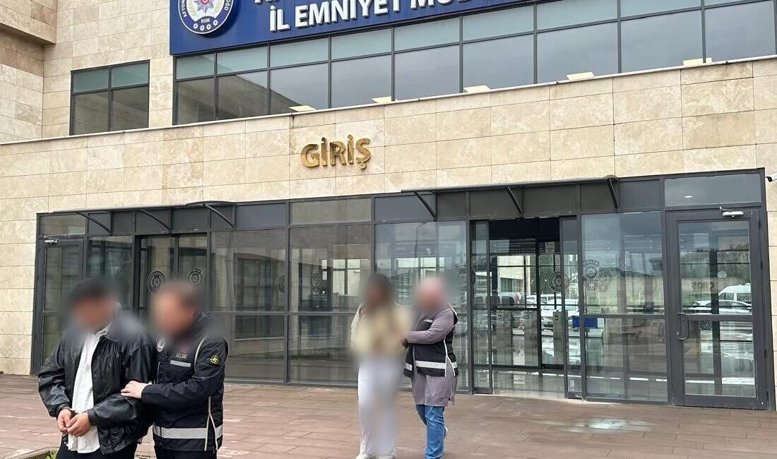 Telefon dolandırıcılığı yapan 2 kişiden biri tutuklandı Afyonkarahisar’da telefonda kendilerini kamu görevlisi olarak tanıtarak 500 bin TL’lik