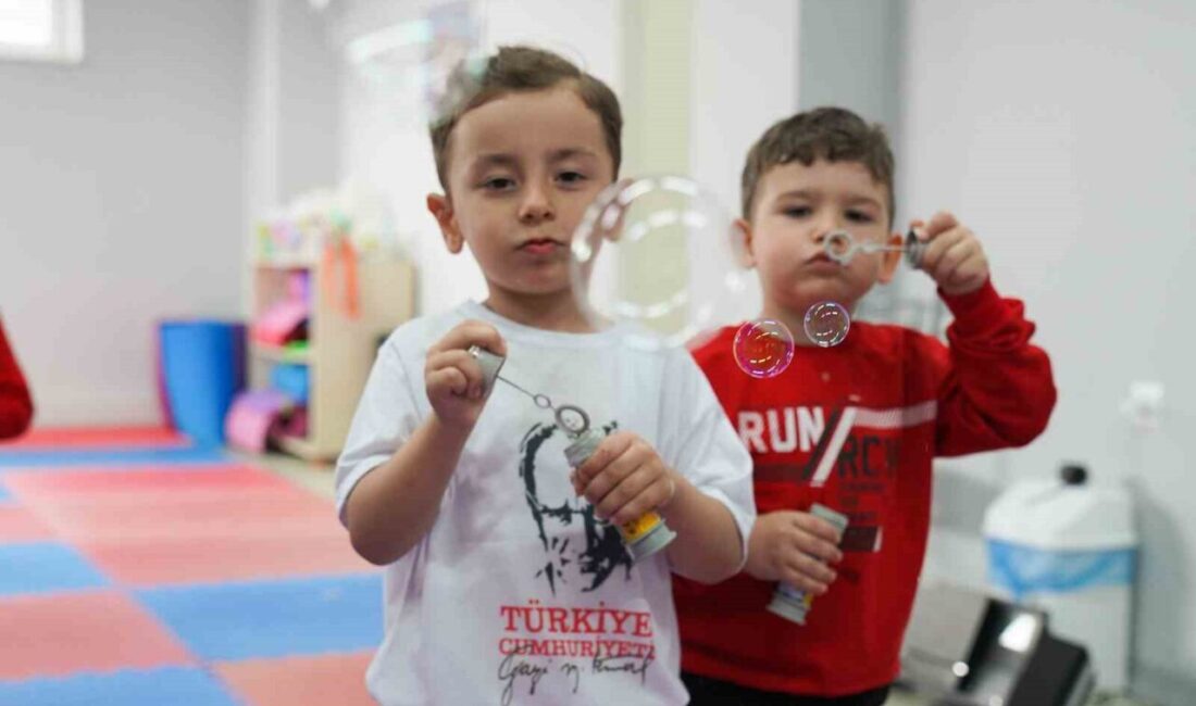 Tepebaşı Belediyesi Belde Evleri’nde düzenlenen oyun gruplarına çocuklar yoğun ilgi
