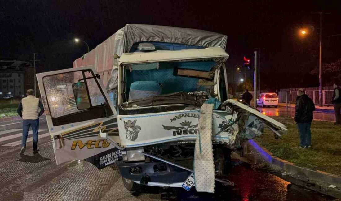 Tır ile kamyonun çarpıştığı kazada 2 kişi yaralandı Afyonkarahisar’da tır ile kamyonun çarpışması sonucu yaşanan trafik kazasında 2
