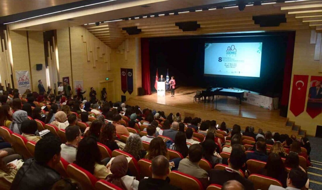 Anadolu Üniversitesi ev sahipliğinde başlayan 8. Uluslararası Katılımlı Ulusal Disiplinlerarası