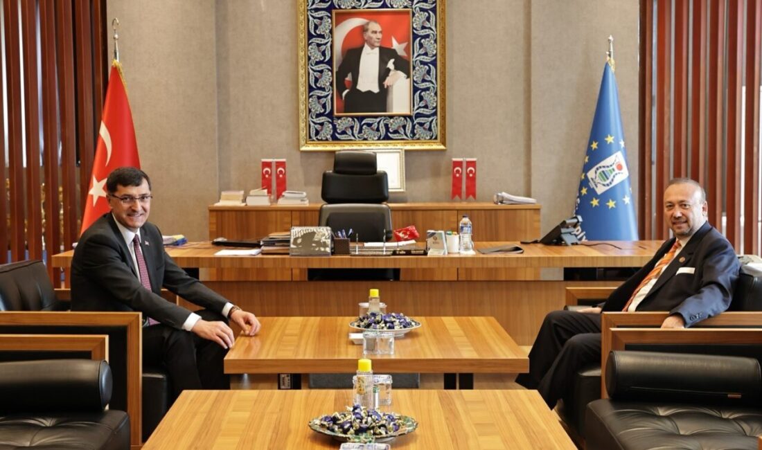 Uşak Belediye Başkanı Yalım’dan Başkan Kahveci’ye ziyaret Uşak Belediye Başkanı Özkan Yalım, Kütahya Belediye Başkanı Eyüp Kahveci’yi