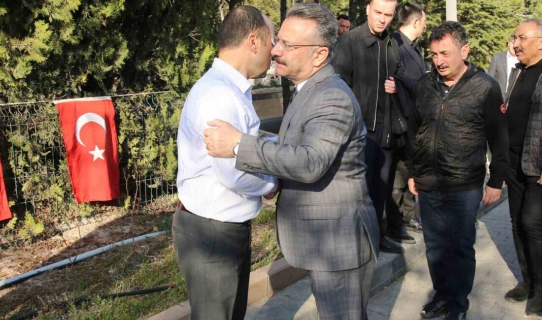 Vali Aksoy, Tolga Yılmaz’ın vefat eden babası Tayyar Yılmaz’ın cenazesine katıldı Eskişehir Valisi Hüseyin Aksoy, İl Emniyet Müdürü Tolga Yılmaz’ın vefat
