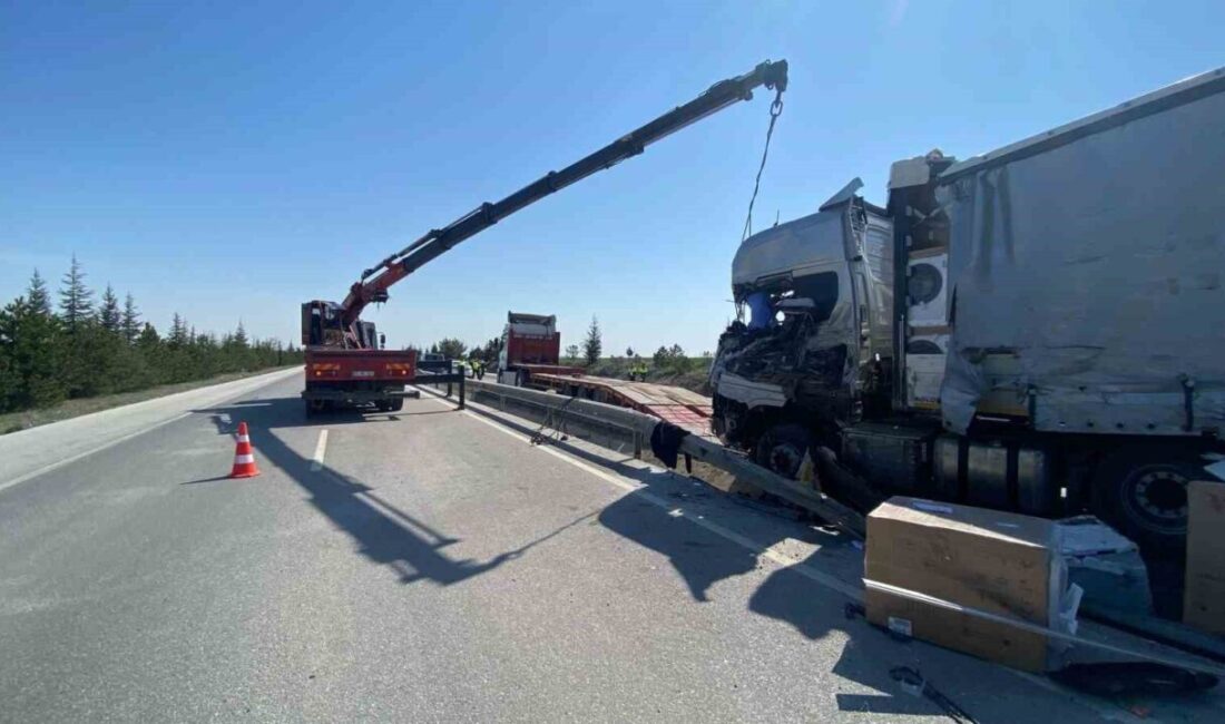Vestel’in beyaz eşya yüklü tırı devrildi: 2 yaralı Afyonkarahisar’da Vestel’in beyaz eşya yüklü tırı kontrolden çıkarak devrildi. Kazada
