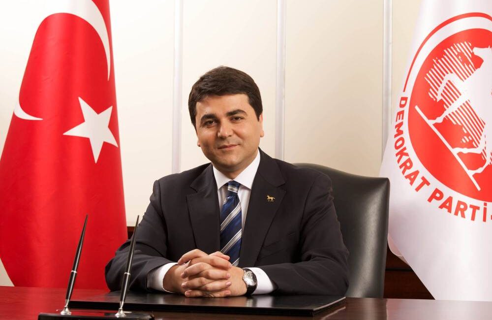 Demokrat Parti Genel Başkanı Gültekin Uysal, 8. Cumhurbaşkanı Turgut Özal'ın