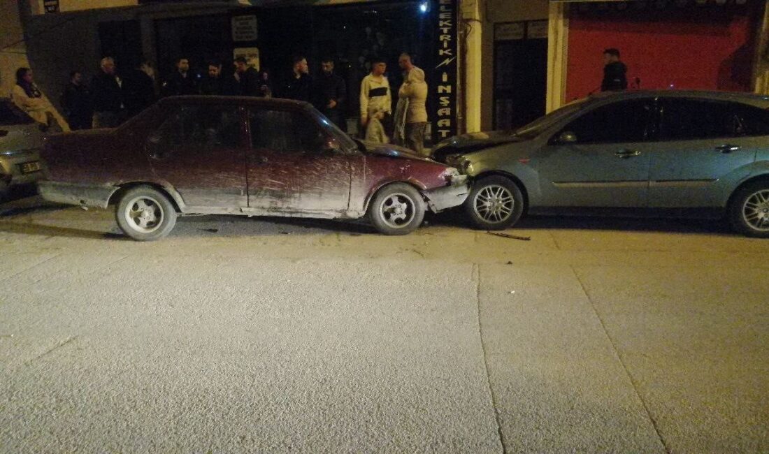 Yalvaç’ta Fiat Tofaş park halindeki 2 araca çarptı Isparta’nın Yalvaç ilçesinde Fiat Tofaş otomobil, kontrolden çıkarak önce yön