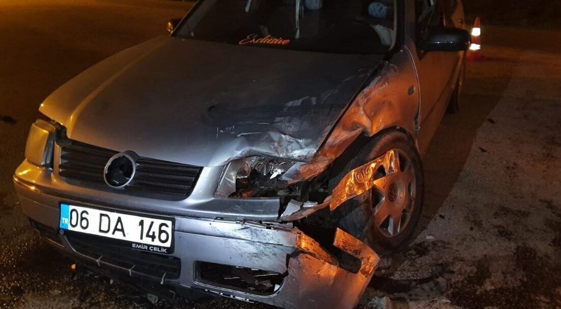 Yalvaç’ta kafa kafaya çarpışan iki araçta 3 kişi yaralandı Isparta’nın Yalvaç ilçesinde iki aracın kafa kafaya çarpışması sonucu meydana