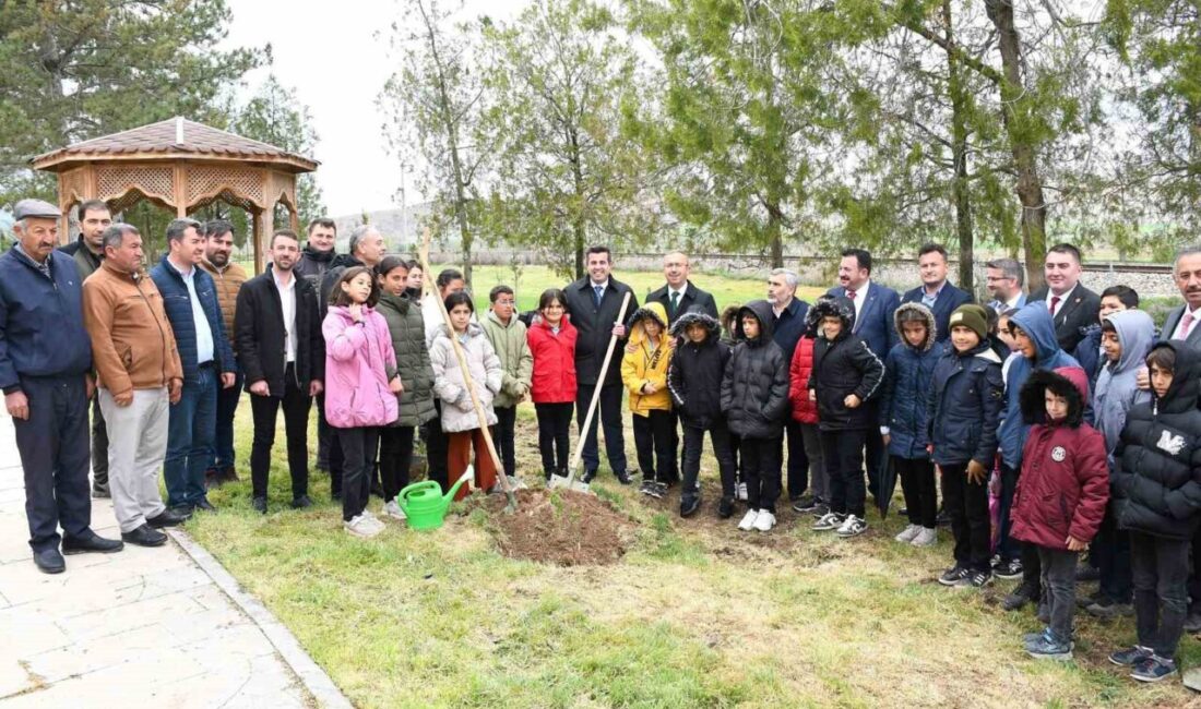 Yunus Emre’nin yolu, çocukların umudunda sürüyor Eskişehir’de ’Yunus Emre Kültür ve Sanat Haftası’ çerçevesinde, öğrenciler alıç